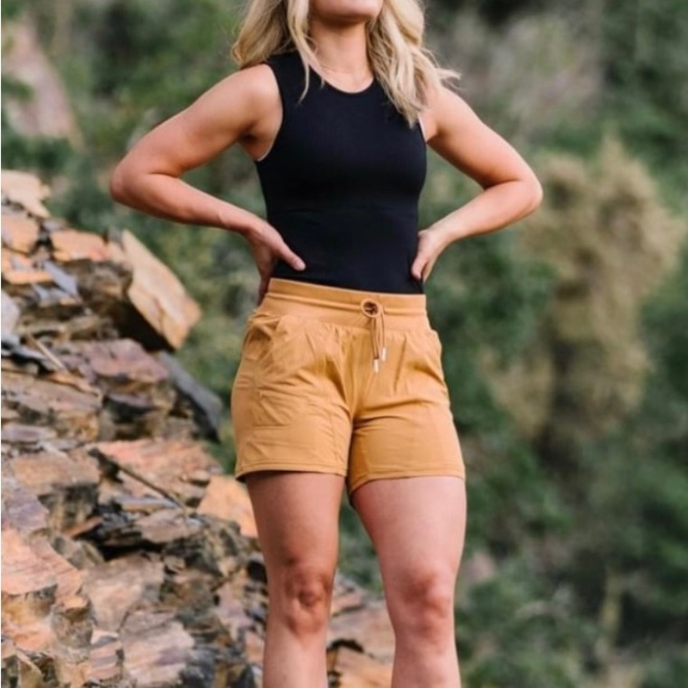 Women L zyia canyon shorts